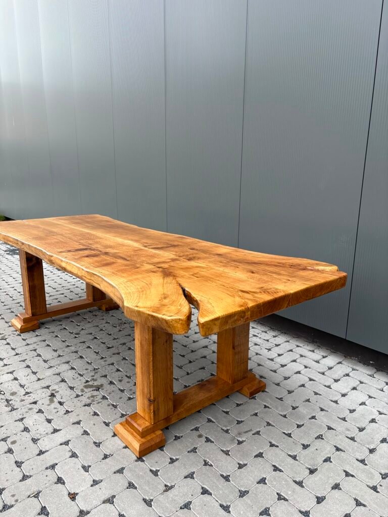Crown Table in de werkplaats, voor AI